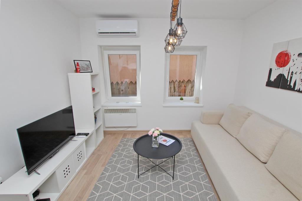 Morich Apartment In The Heart Of Old Town With Garden Sarajevo Bagian luar foto